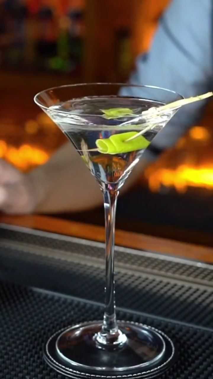 经典鸡尾酒007马天尼真男人喝的酒