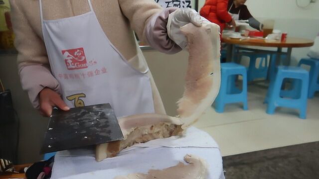 品味四川名菜,正宗“李庄白肉”大刀白肉,刀工精湛,薄如蝉翼