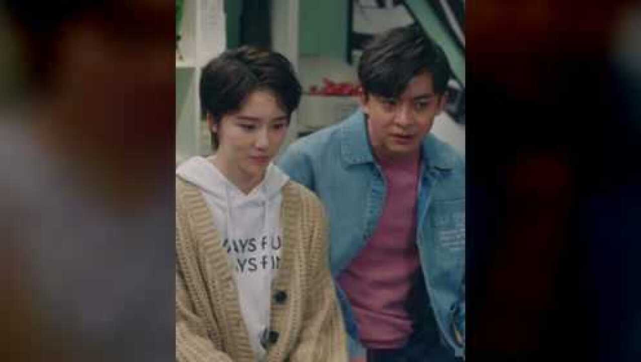 爱5:还记得张伟的“请坐动作”吗?原来是模仿吴京,难怪看着眼熟_高清1080P在线观看平台_腾讯视频