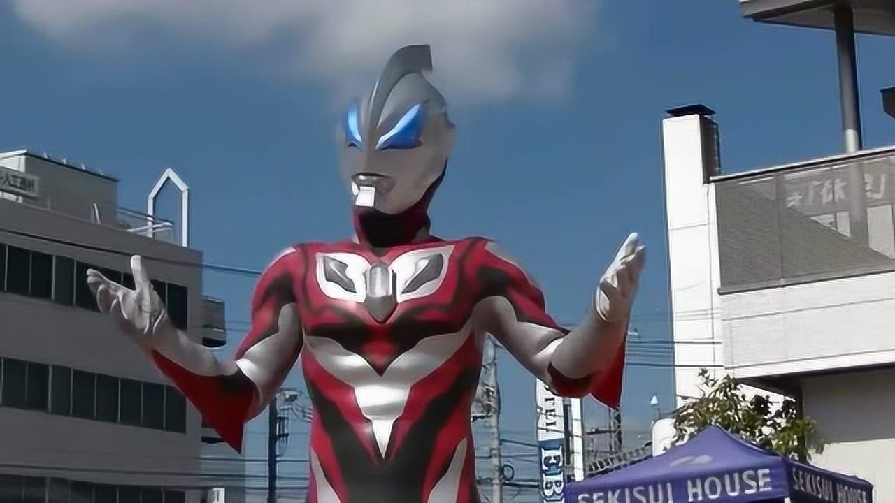 捷德奥特曼拿着袖珍武器击败一头拿着大刀的怪兽