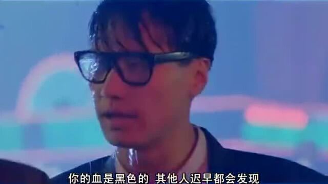 男子的血是黑色的,因为他的母亲是妖兽