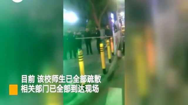 兰州一中学校门口发现多处地基裂缝,师生已全部疏散,无人员伤亡!