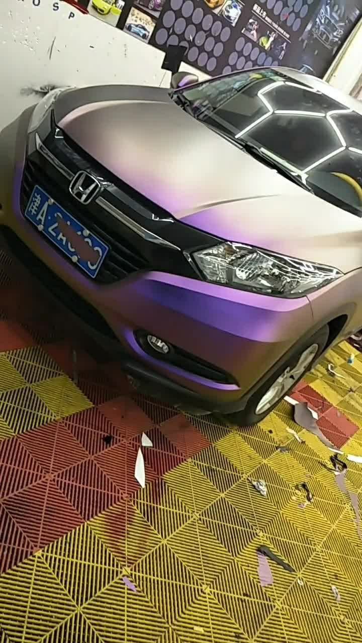 炫紫色的车膜彰显个性眼色非同一般啊