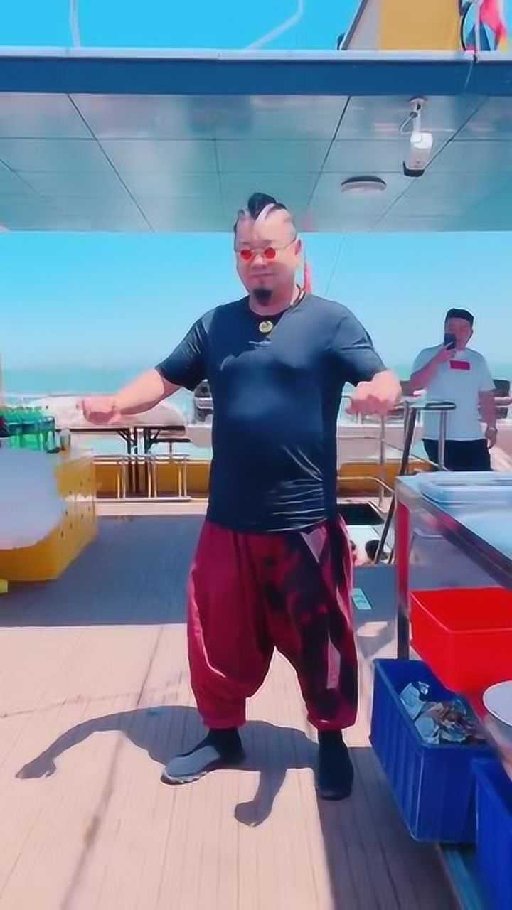 机械舞胖子王迪,王迪机械舞_大山谷图库