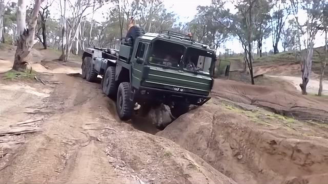 全地形八轮驱动越野,强悍的通过性简直太可怕