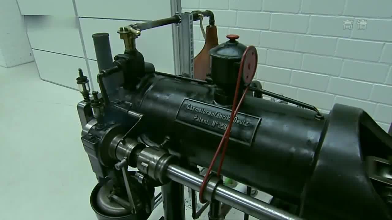 十四年不懈的研发终于发明了四冲程发动机也就是奥托循环