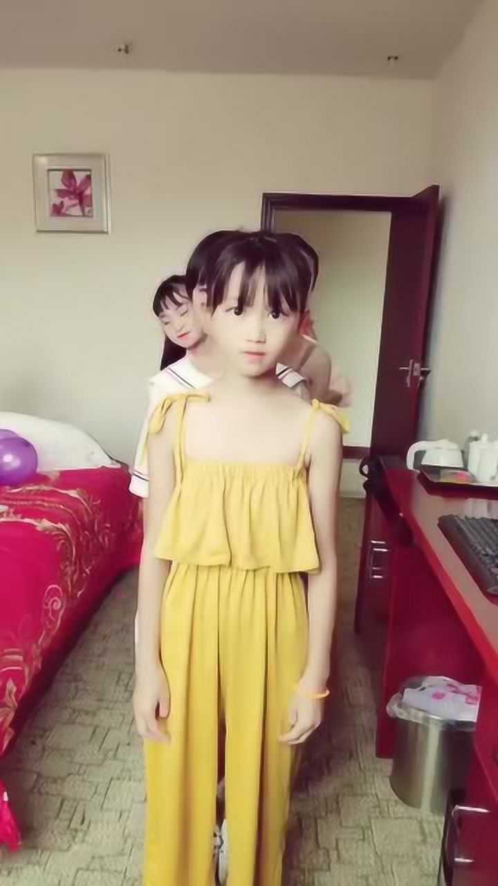 一群小孩当伴娘?大概都是00后,后面的新娘应该也没多大!
