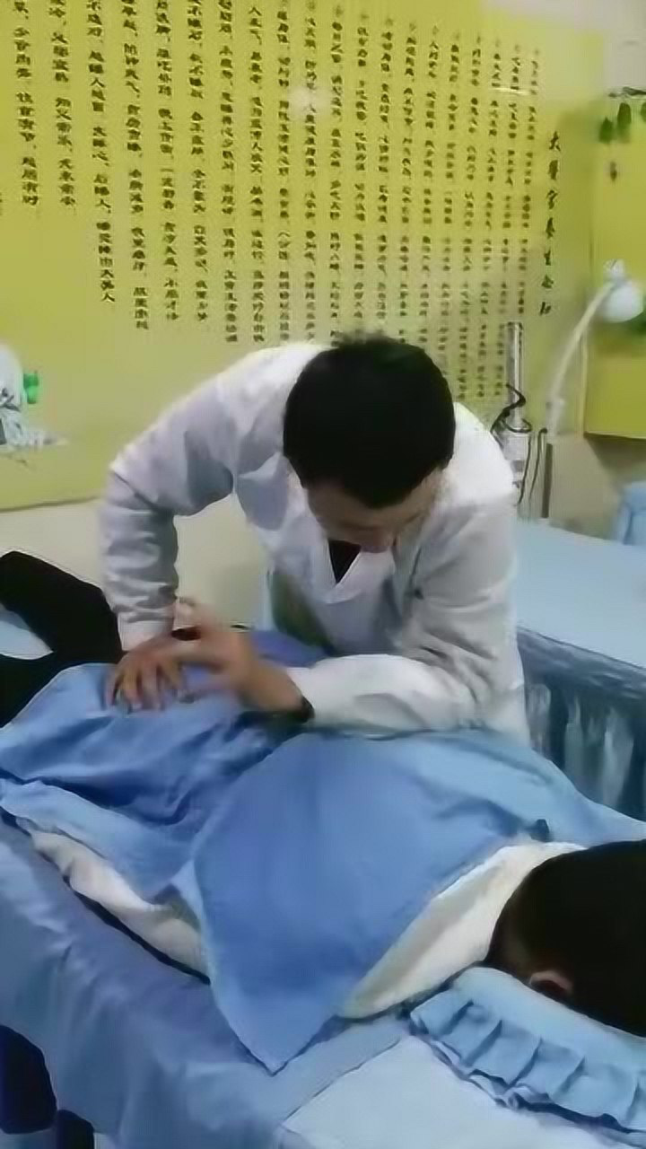 massage推拿理疗按摩 后背肘滚法_腾讯视频