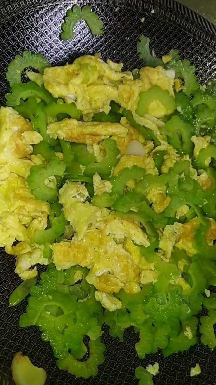 苦瓜炒鸡蛋(苦瓜炒鸡蛋的做法)