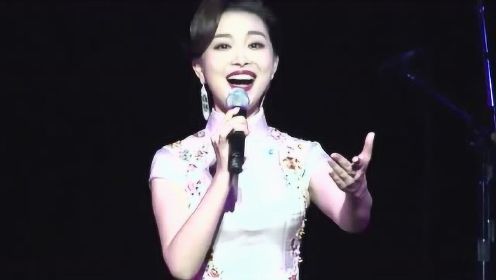 美女李研心演唱《阳光路上》，歌声优美大气，百听不厌！