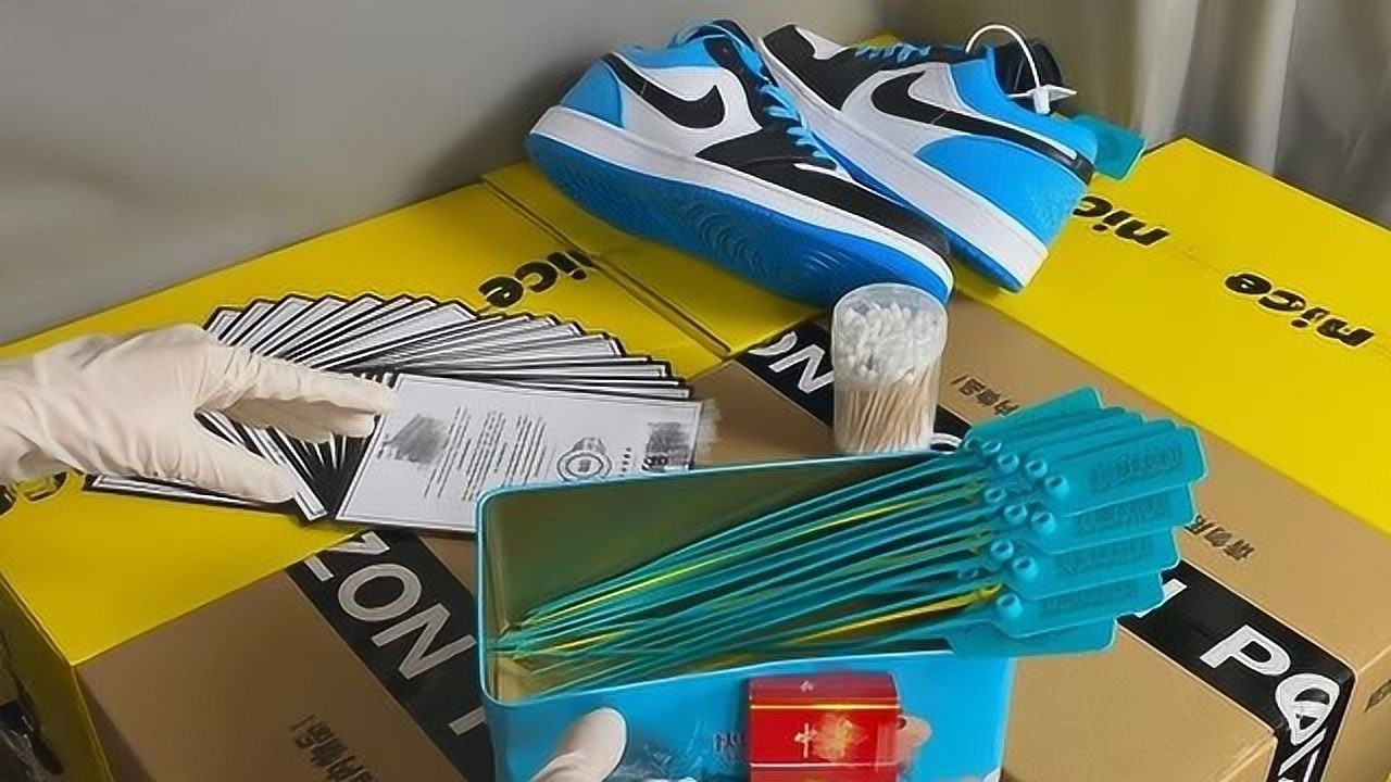 莆田aj1低帮激光蓝发货实拍得物三件套安排到位