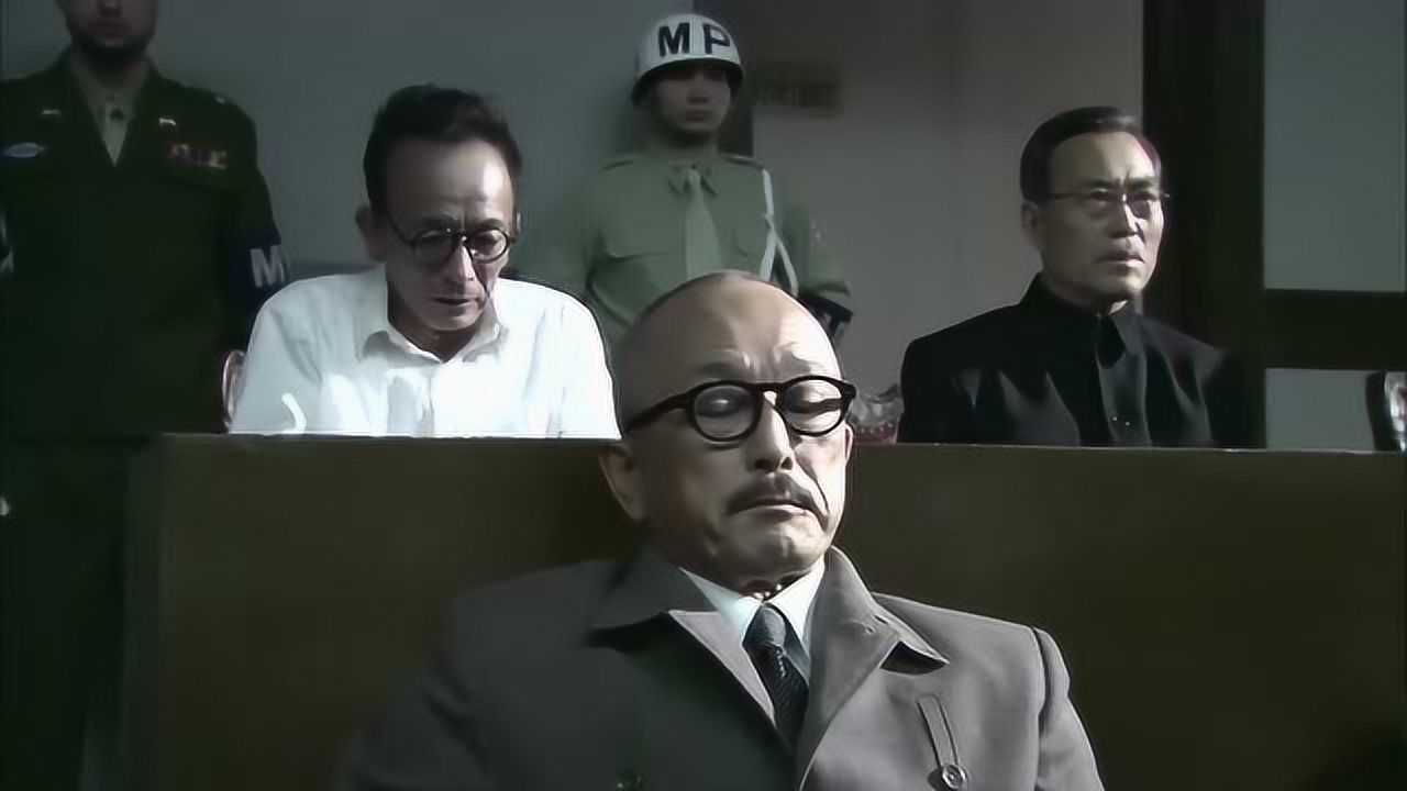 影视东京审判现场甲级战犯大川周明突然发狂大骂东条英机