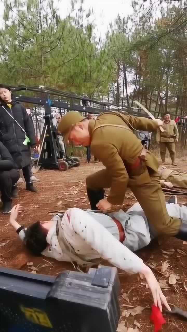 原来影视剧里被刀抹脖子立刻倒地身亡的戏是这样拍的请勿模仿