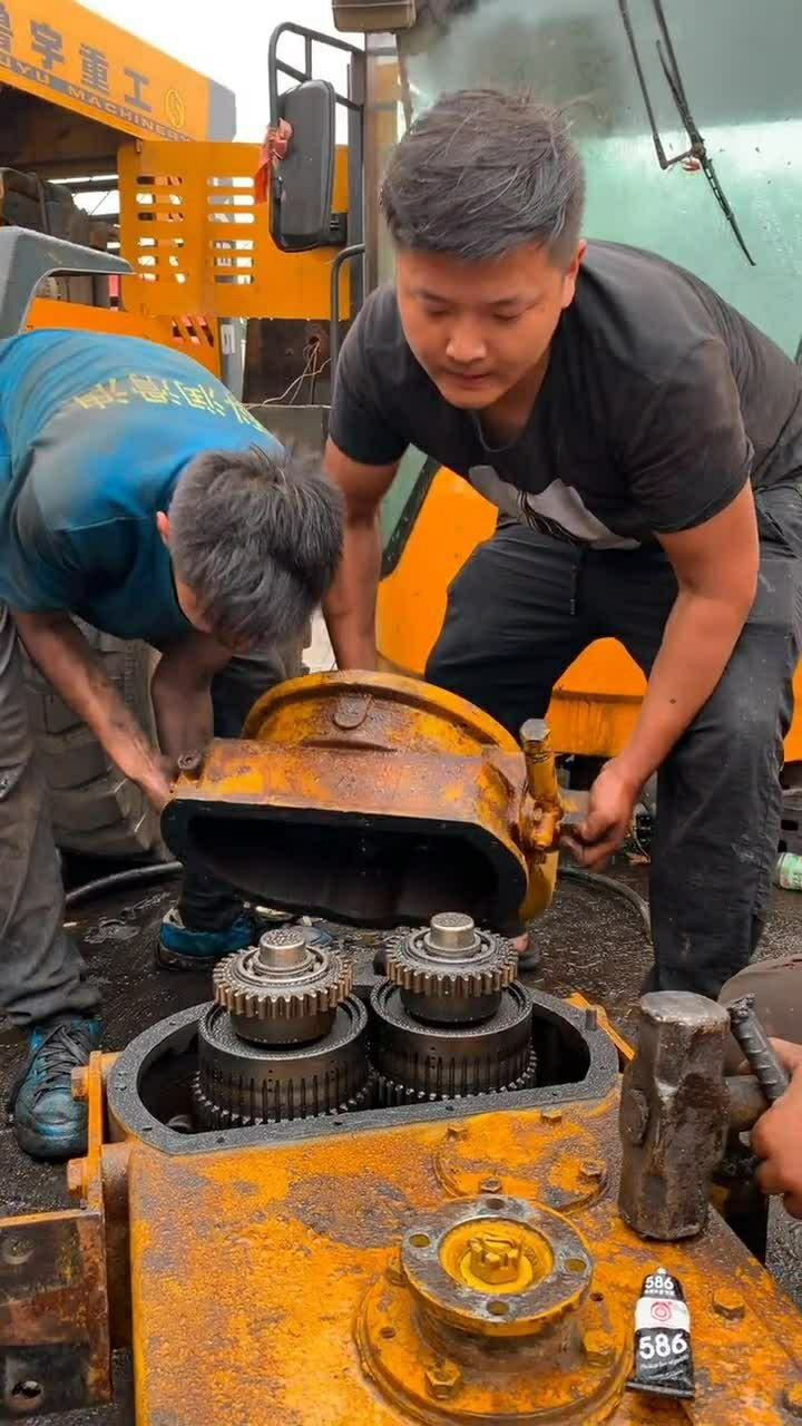 修个小铲车的变速箱这家伙超重