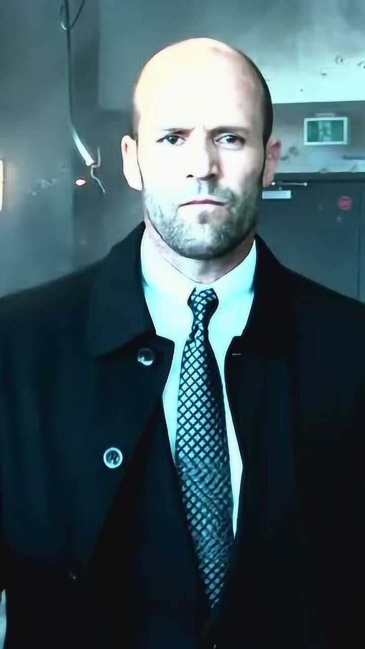 光头杰森斯坦森简直就是行走的荷尔蒙暴力美学创造者