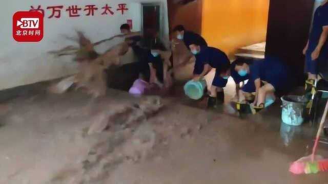 彻夜排水19小时!玉溪暴雨中学积水齐腰深 学生鼓掌欢送抢险消防员