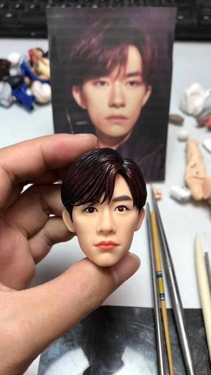 易烊千玺泥塑作品!怎么可以这么帅气