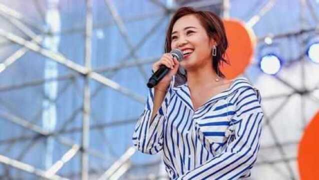 云朵惊现我是歌手,现场演唱一首经典神曲,开口就震惊全场