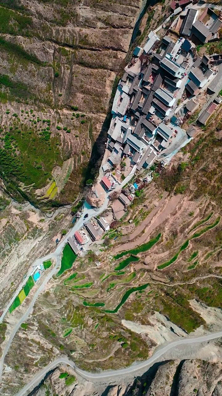 悬崖村它不是寺庙不是景区只是一个独特的山巅村庄太壮观了