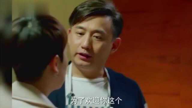 来啊,互相伤害啊,你有你的男同事,我有我的女秘书