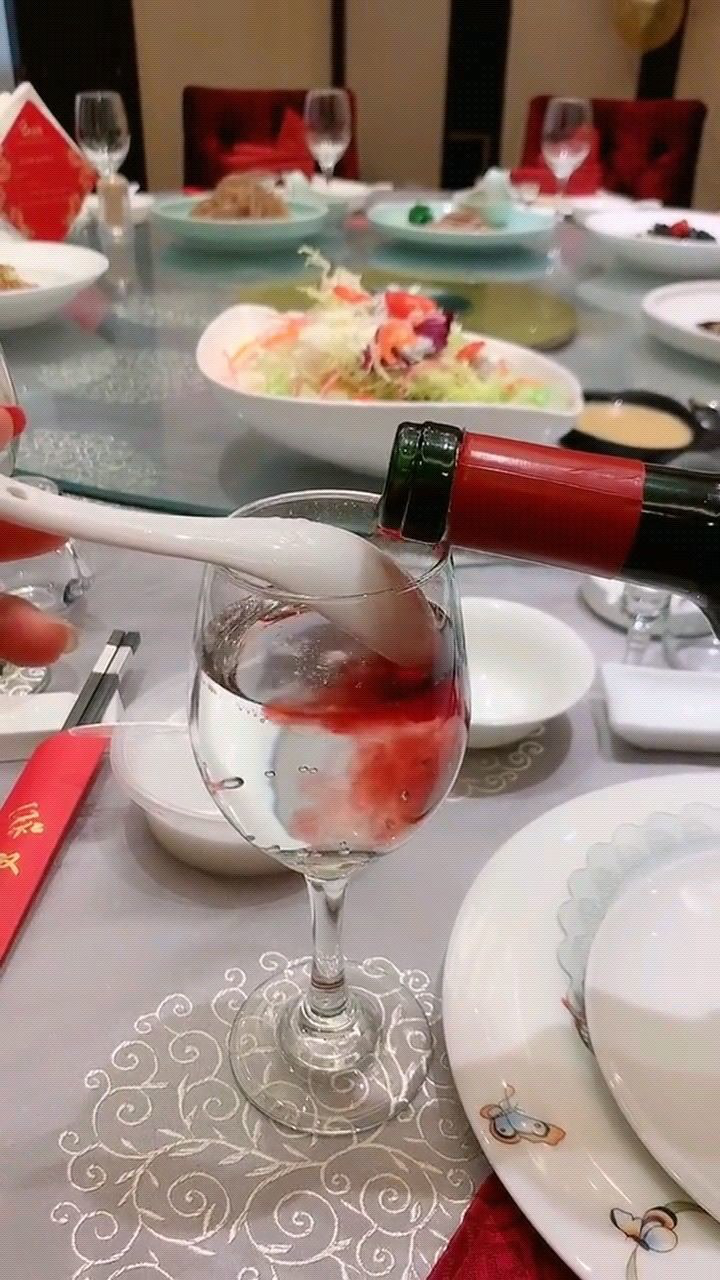 原来雪碧加红酒叫一情人鹤顶红