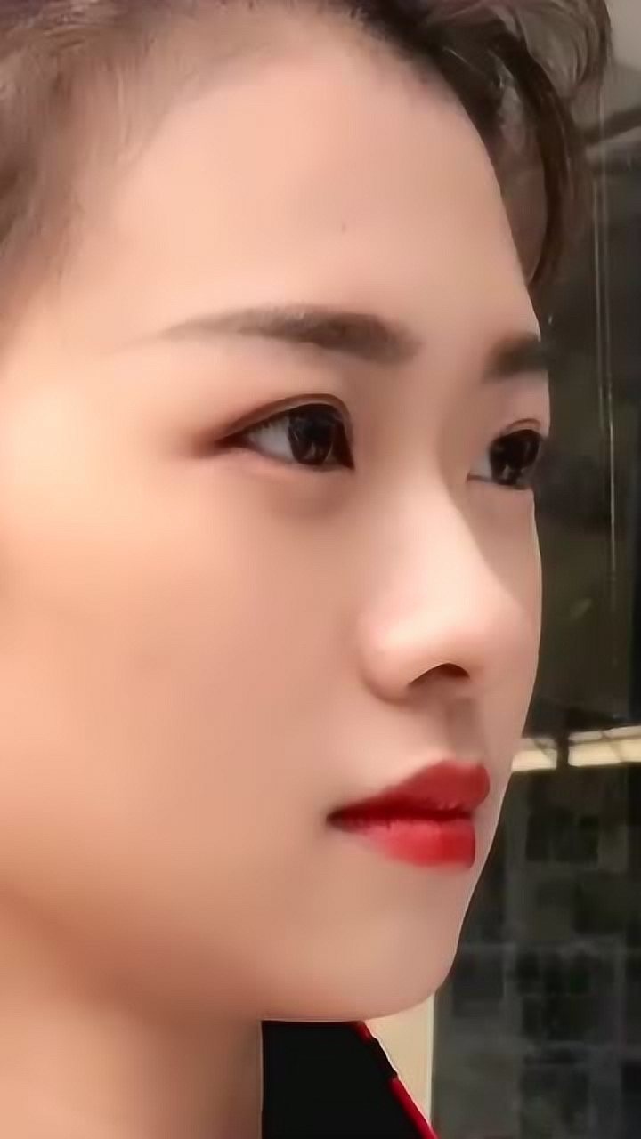 潮汕最红美女,五官简直太精致秀气,令人深深着迷!