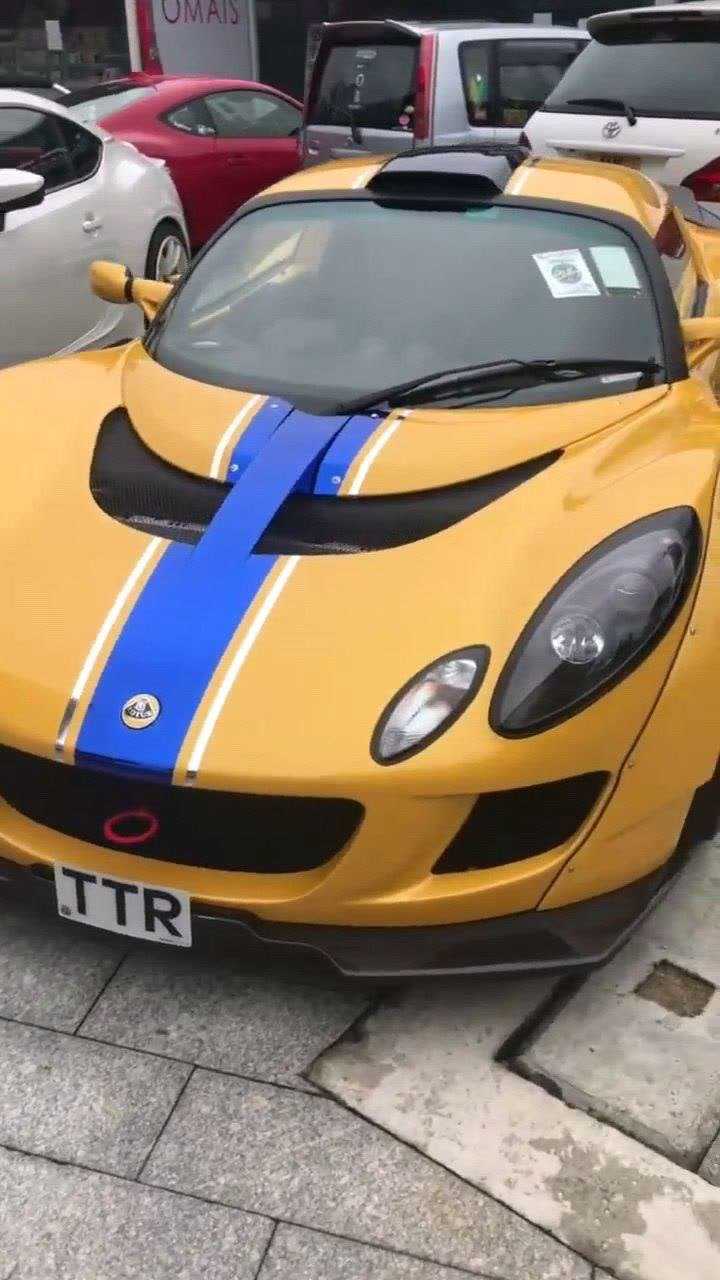 宽体莲花跑车