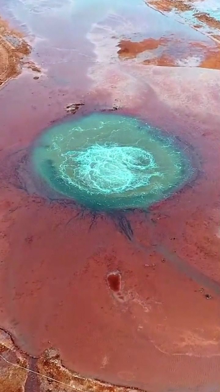 昆仑山下的"恶魔之眼",喷几百年了,这水来源在哪?