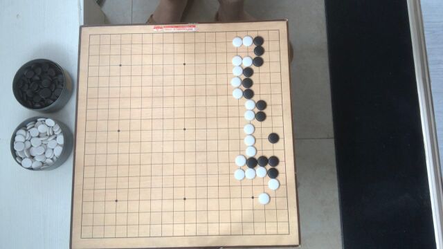 围棋:白先,黑空看似完美无缺,白棋有什么手段破坏呢