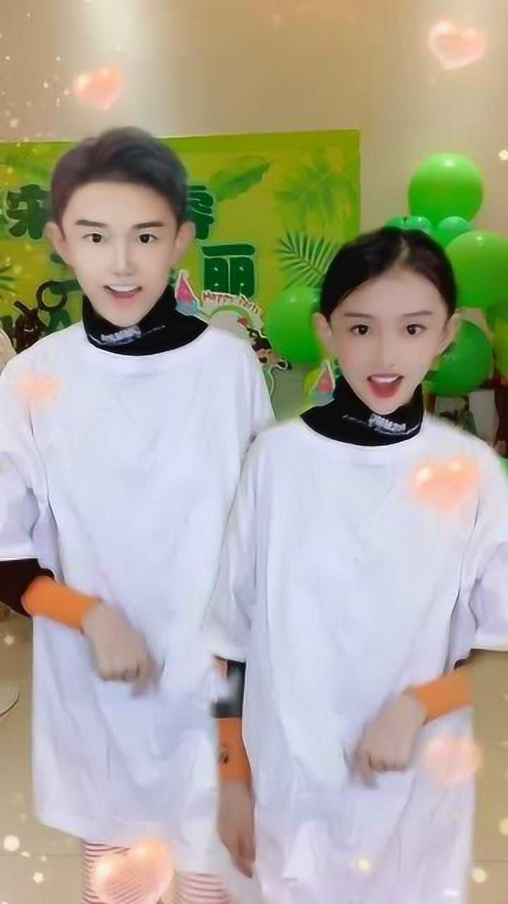 宋小睿和爸爸哪个可爱一些?