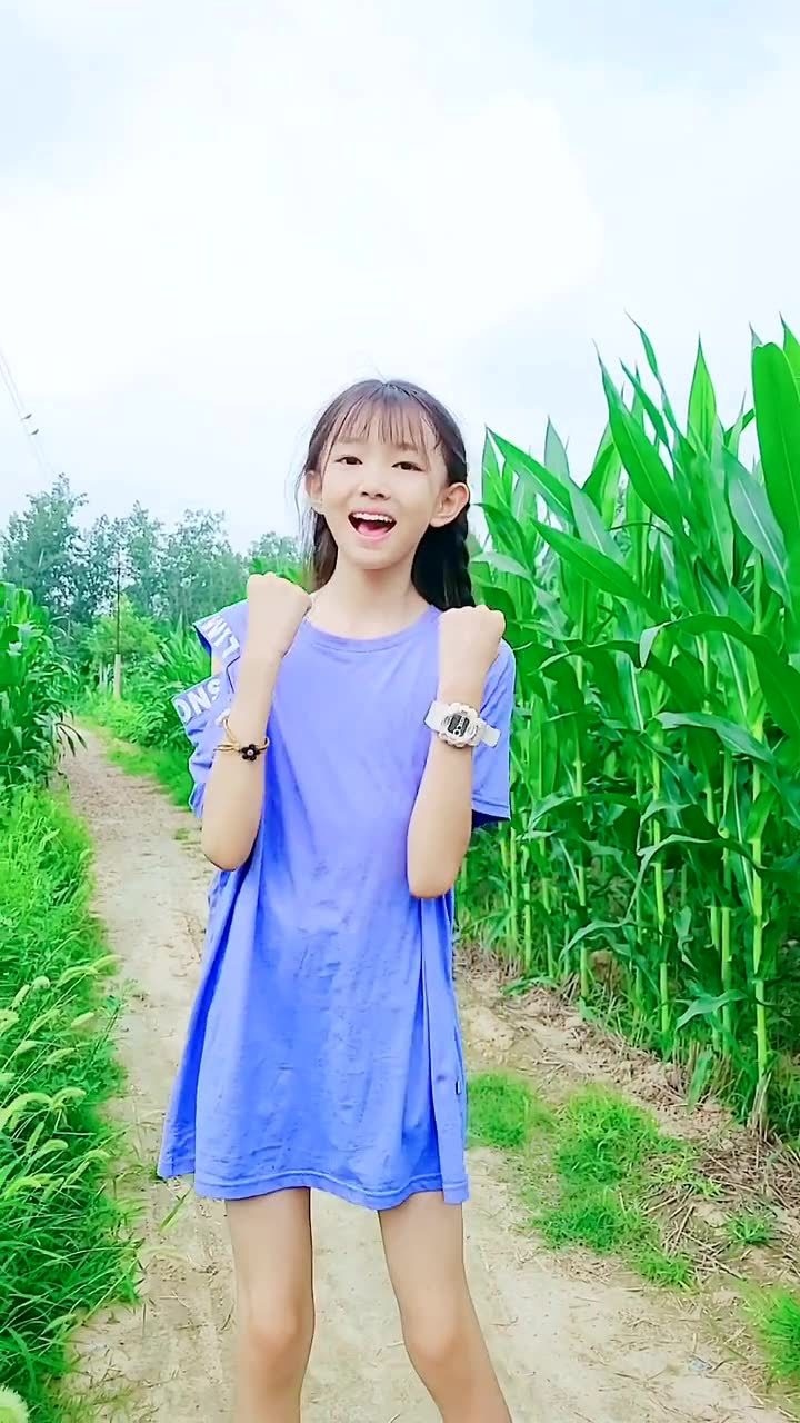 赵芷彤《甜甜咸咸》 你是微笑里的甜 也是眼泪里的咸 哎呀～水喝多了