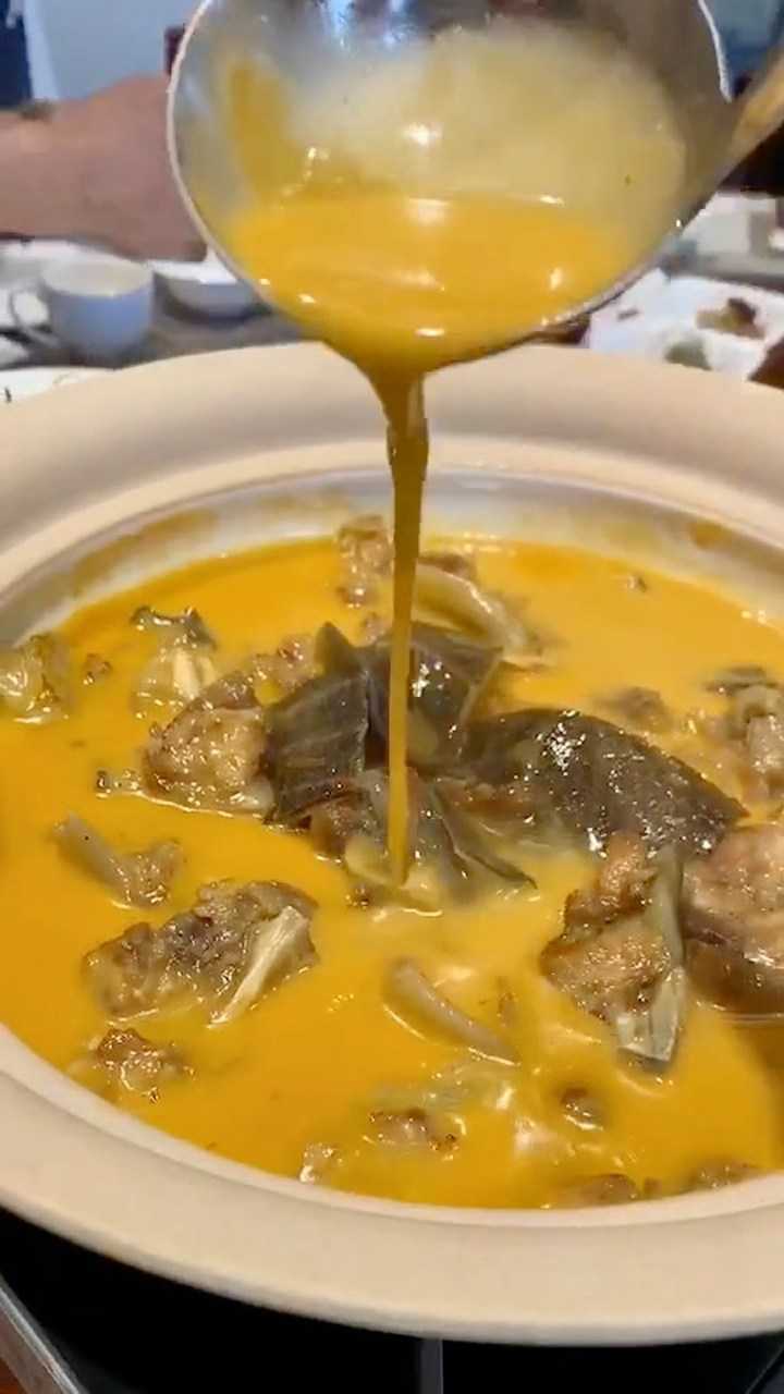 黄焖甲鱼汤汁浓稠来一碗气色红润