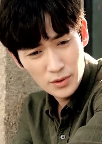 斗又斗不过二叔,玩也玩不过三叔,吴邪脑瓜子在疼呀!