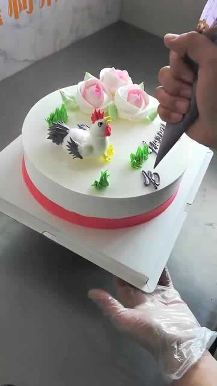 蛋糕师制作的十二生肖鸡蛋糕,看着就好精致啊