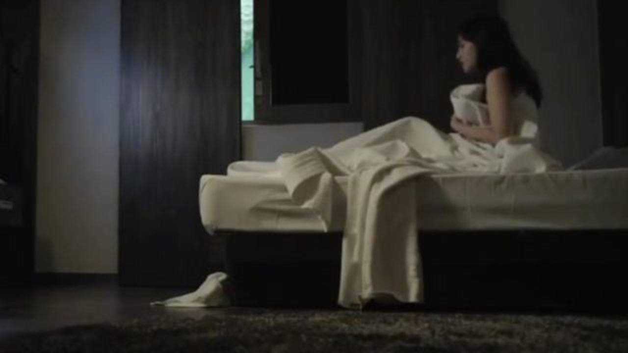 萝莉少女被隐私视频威胁，被迫成为供人玩乐的“玩具”，每天生不如死_高清