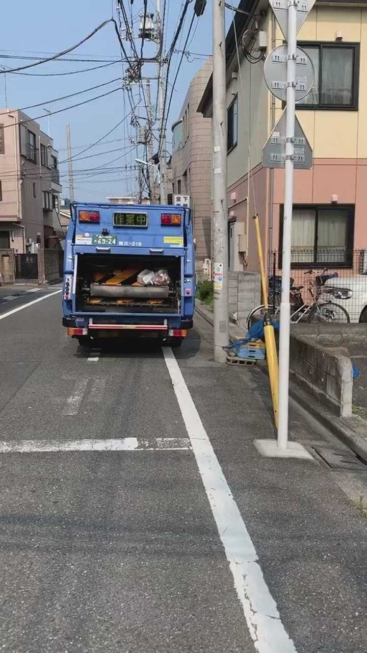 日本的街道垃圾车,干净的可以当镜子