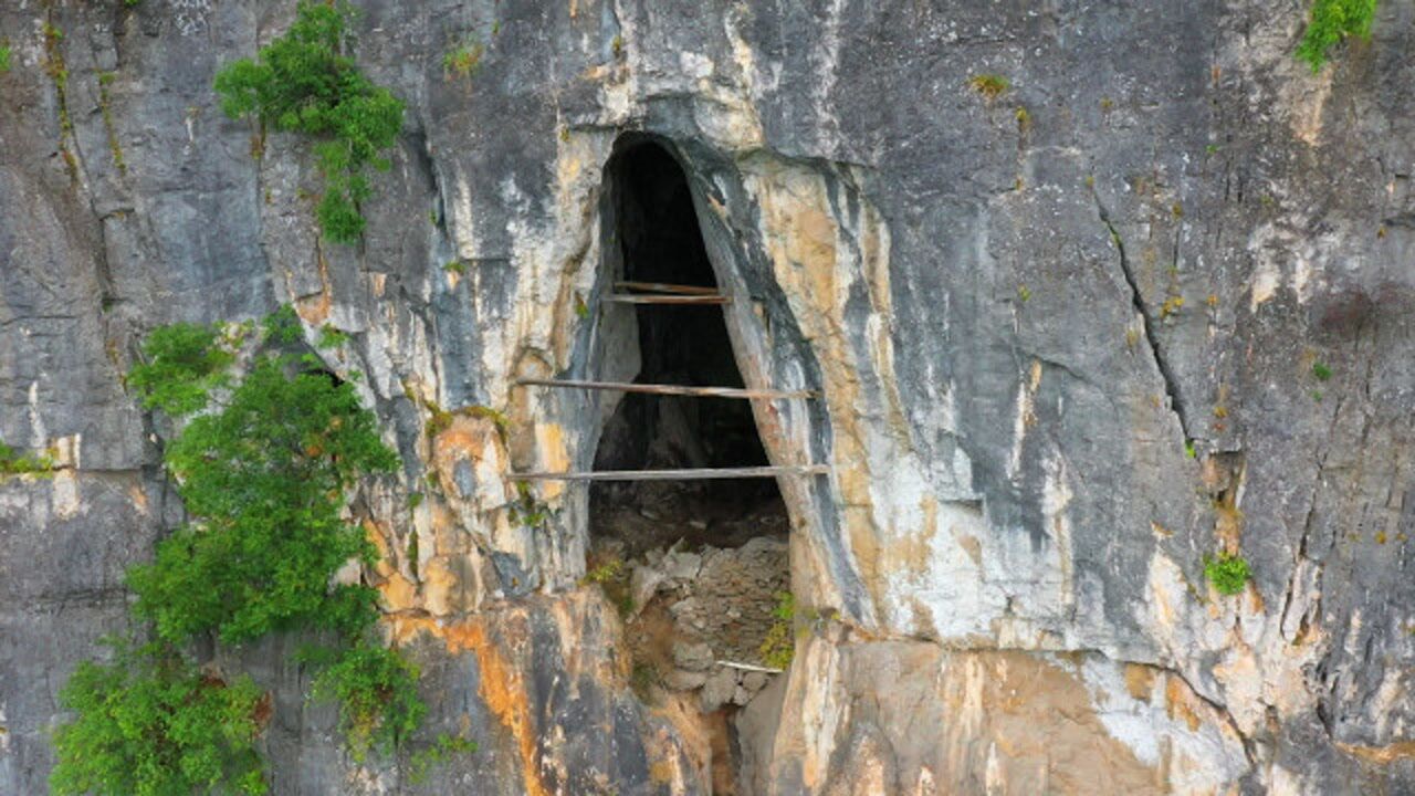 四川绝壁山洞现人员生活痕迹(8人进入四川溶洞探险 意外在洞内发现罕见一幕)