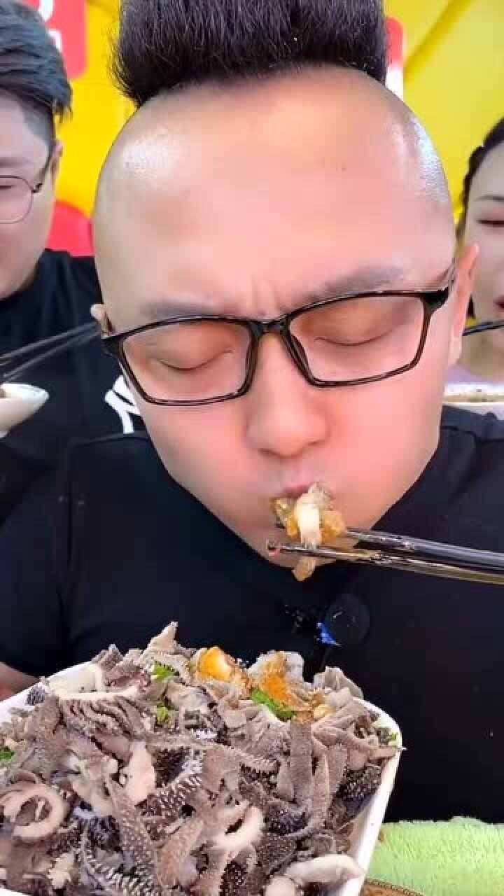 野哥今晚安排水爆肚徒弟见缝插针不能便宜了这个老家伙