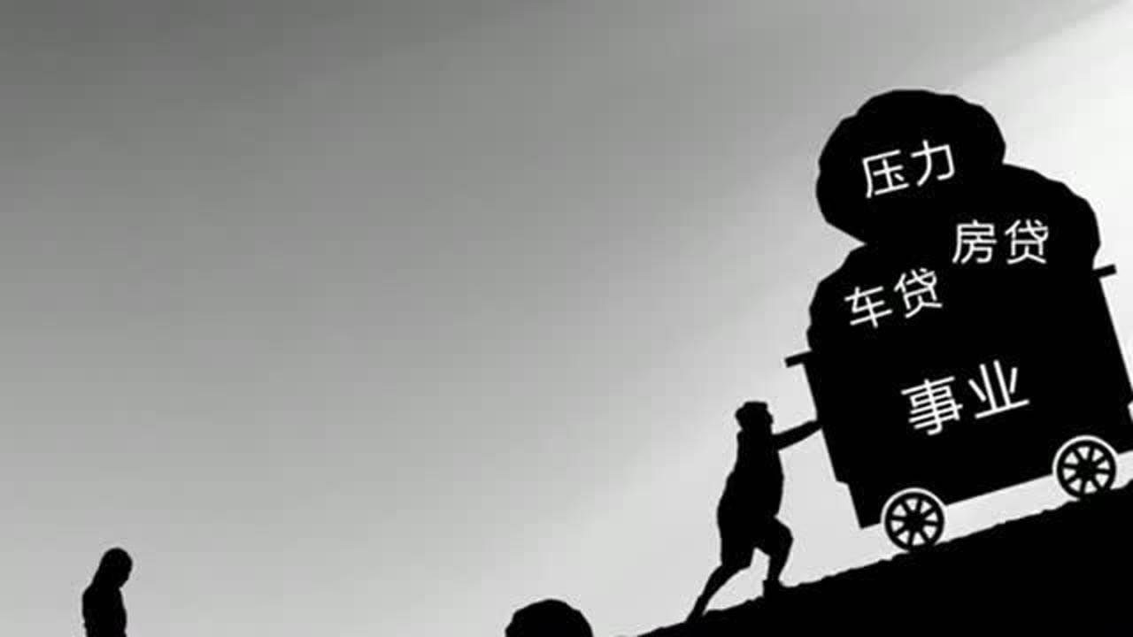 男人在前面负重前行也别忽视一旁的女朋友是她在后面默默付出