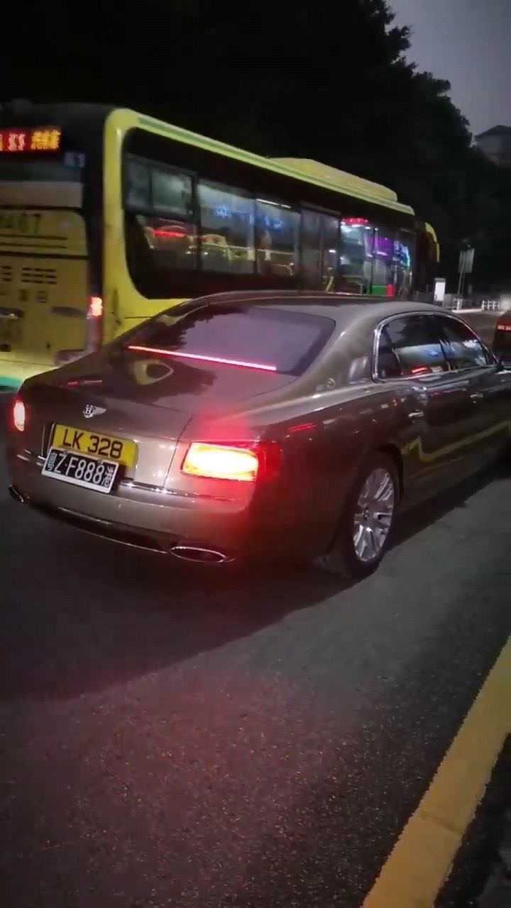 香港土豪顶配宾利,车牌好牛啊