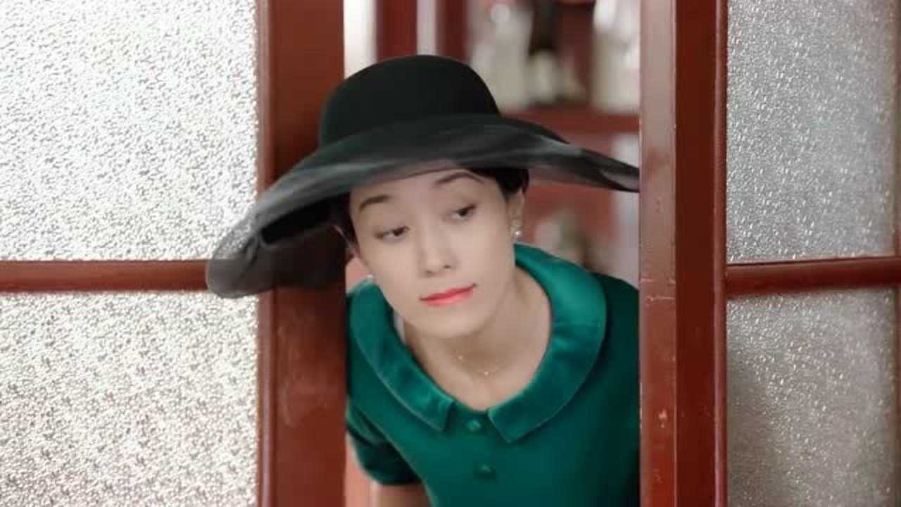 《旗袍美探》丫鬟小桃子神色慌张,看见美女侦探就跟见到鬼一样!