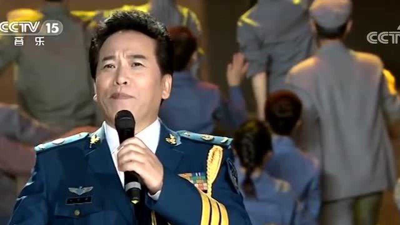 佟铁鑫演唱《与共和国一同起飞》,歌声慷慨激昂,磅礴大气!