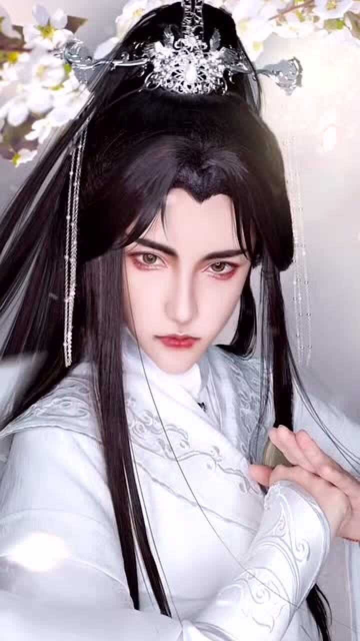 小哥哥cos北斗仙尊楚晚宁师尊气质太难把握了眼睛最满意