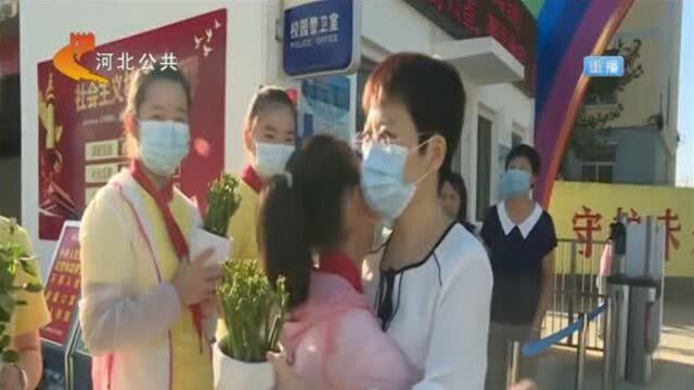 河北各地举行主题活动庆祝第36个教师节