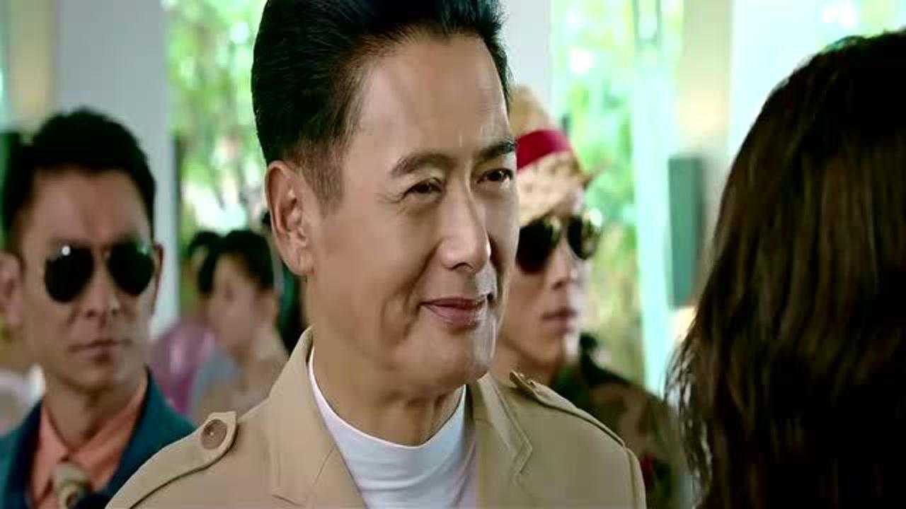 澳门风云3石一坚刚到却被大哥识破这个拍照的小细节瞬间暴露