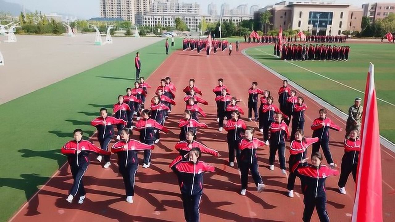 庄河高中高一学生军事训练闭营式