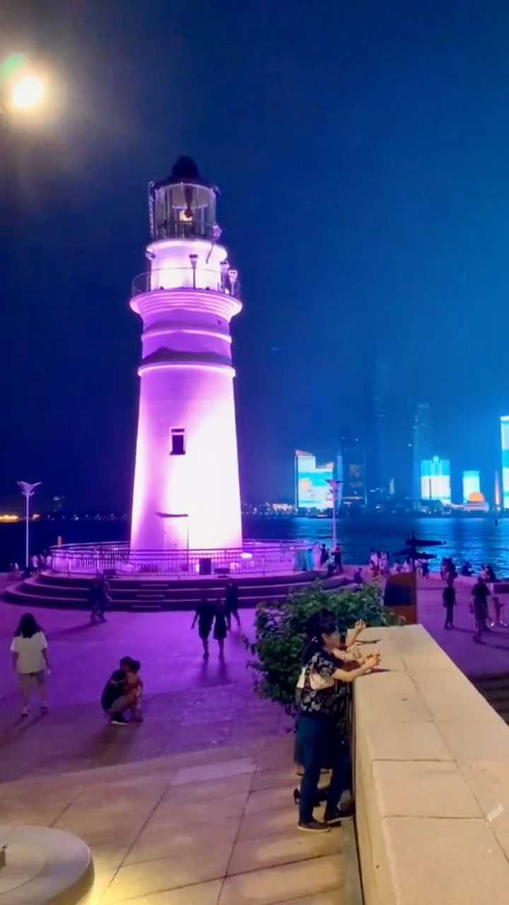 青岛情人坝休闲风情街流光溢彩的岛城夜景