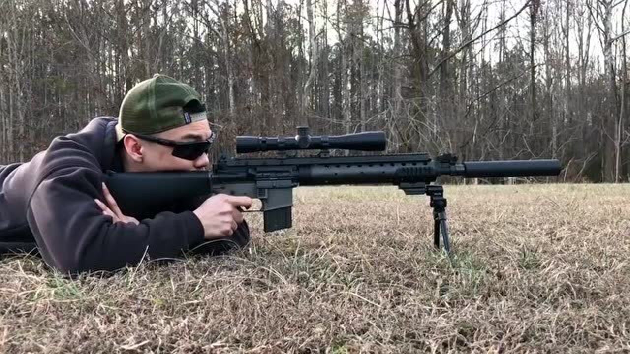 mk12特种步枪配备瞄准镜消音器支架这就是狙击步枪了