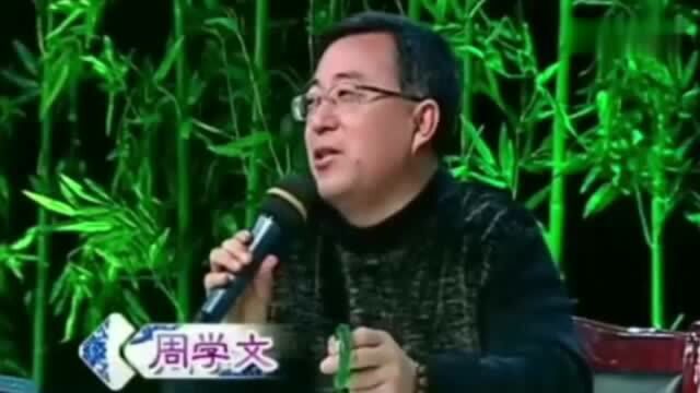 大叔买了块翡翠玉镯求鉴宝, 专家估价一出, 大叔差点直接晕过去了