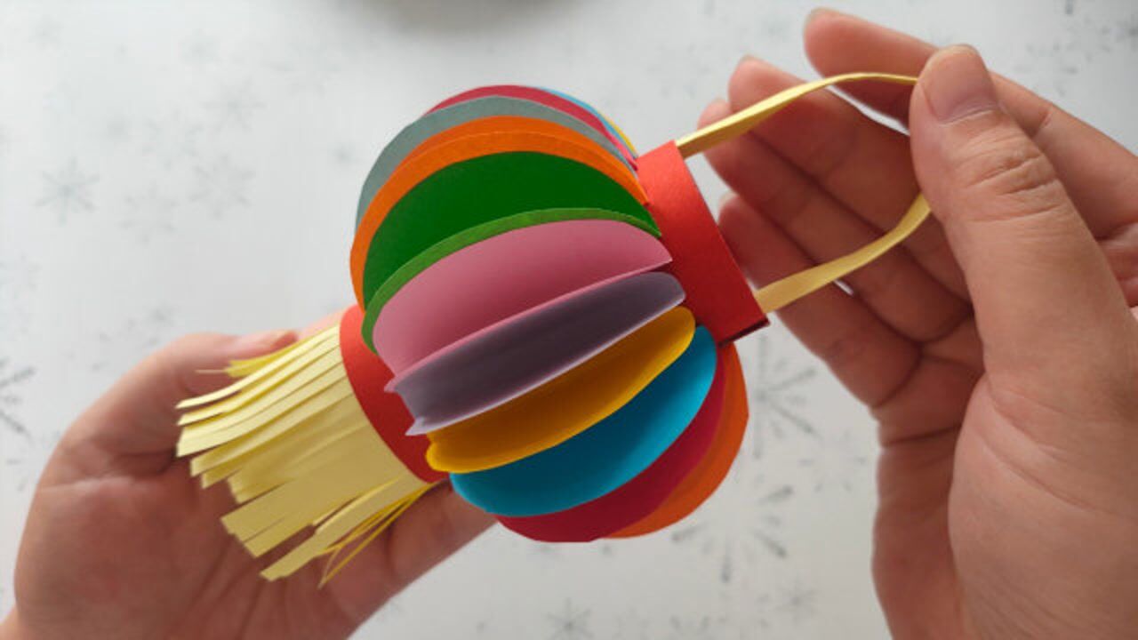 可以用于中秋节也可以用于国庆节的手工彩红灯笼制作教程